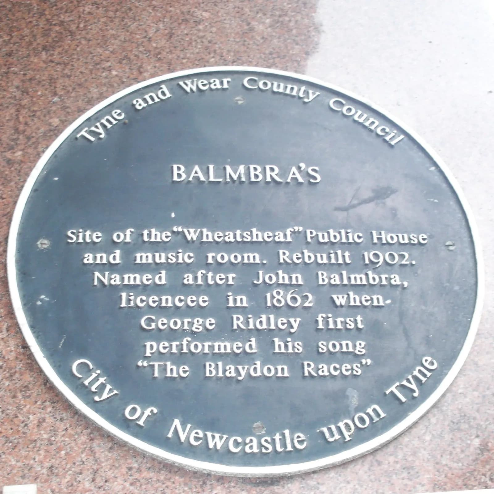 A circular plaque commemorates Balmbra's and the first performance of 'The Blaydon Races' in Newcastle upon Tyne.